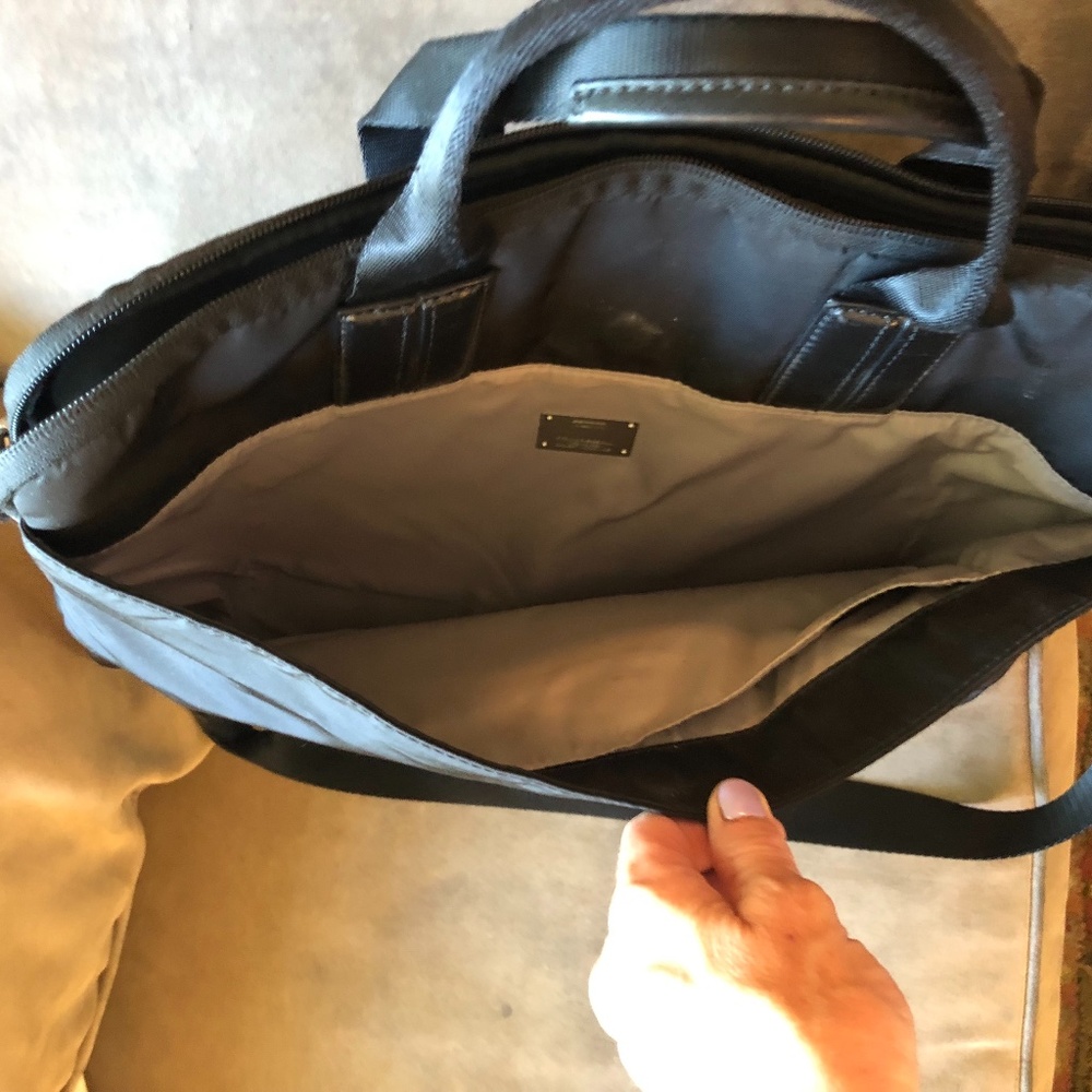 TUMI BAG WITH CUSHION FOR LAP TOP